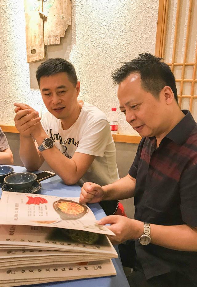 鎴愰兘80鍚庡皬浼欏紑闈㈤,鎴愰兘80鍚庡皬浼欑殑鐖嗙孩涔嬭矾