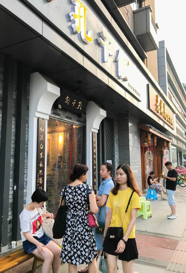 鎴愰兘80鍚庡皬浼欏紑闈㈤,鎴愰兘80鍚庡皬浼欑殑鐖嗙孩涔嬭矾