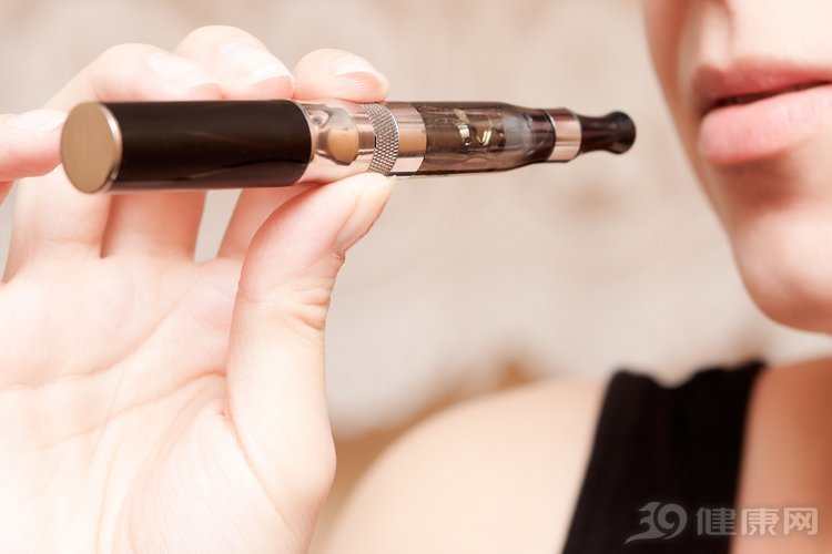 纸烟和电子烟哪个对身体伤害大些,电子烟和纸烟到底哪个危害小