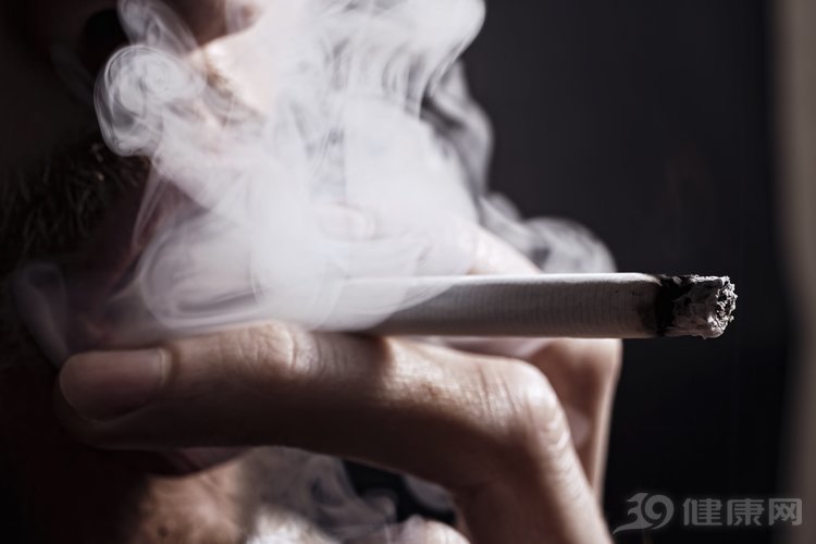 用电子烟和普通烟哪个危害大,用电子烟的害处