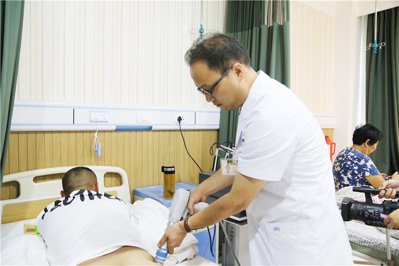 安徽看股骨头坏死哪个医生比较好,阜阳中医骨科哪个医生好