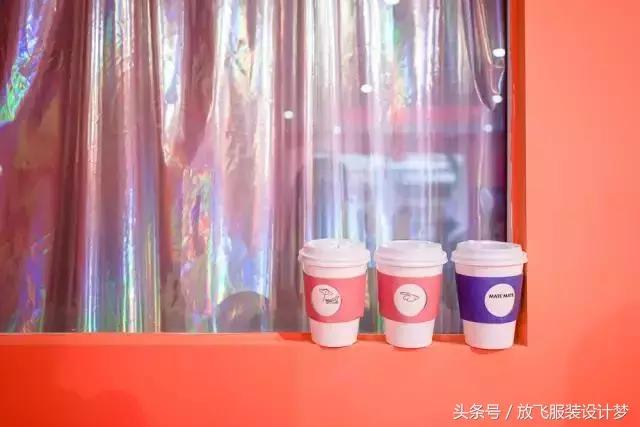 粉蓝色华伦天奴,粉色red华伦天奴