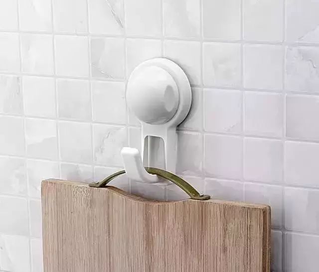 鸡蛋清弄到墙上了怎么处理,鸡蛋液打到墙上怎样清理