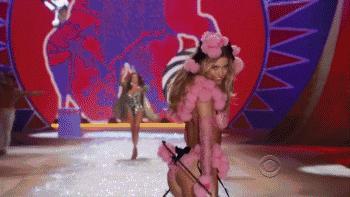 毛孔大和遗传有关系吗,脸出油有没有遗传关系