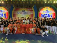 8月4日，国内顶级啦啦操队伍、《星光大道》亚军郝歌等齐聚金沙滩啤酒城！