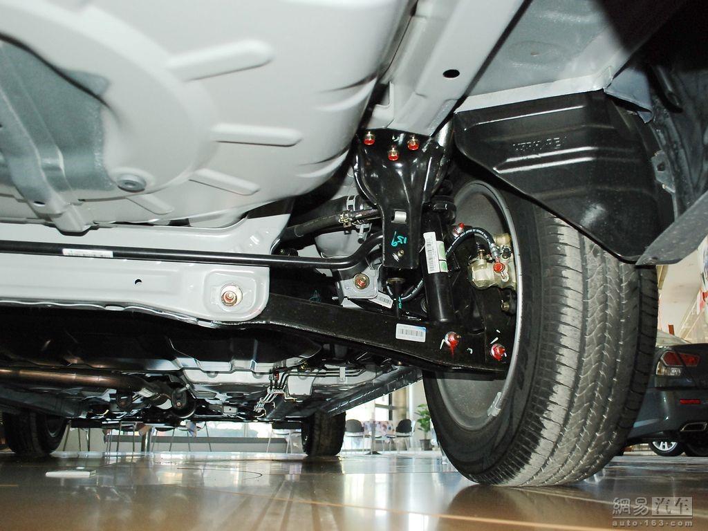 三菱翼神和马自达六轿跑空间对比,年轻人的第一台车三菱翼神