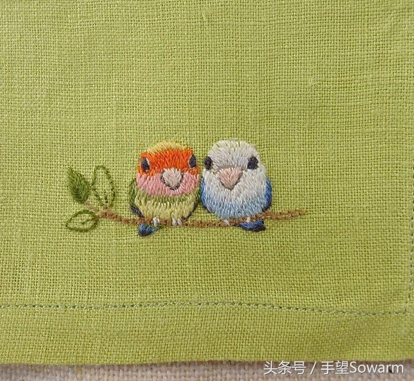 她给儿子绣的藏在口袋里的小动物,后来渐渐变成了事业