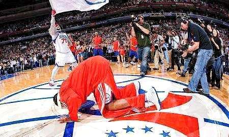 费城致敬艾弗森,01年费城艾弗森