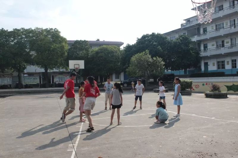 携手“传球”，与爱同行