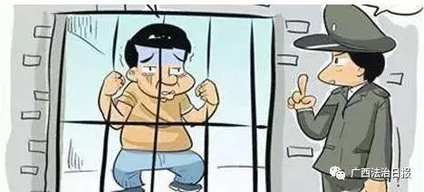 小区业主拉横幅用高音喇叭喊叫，发布不实视频，14人被拘！