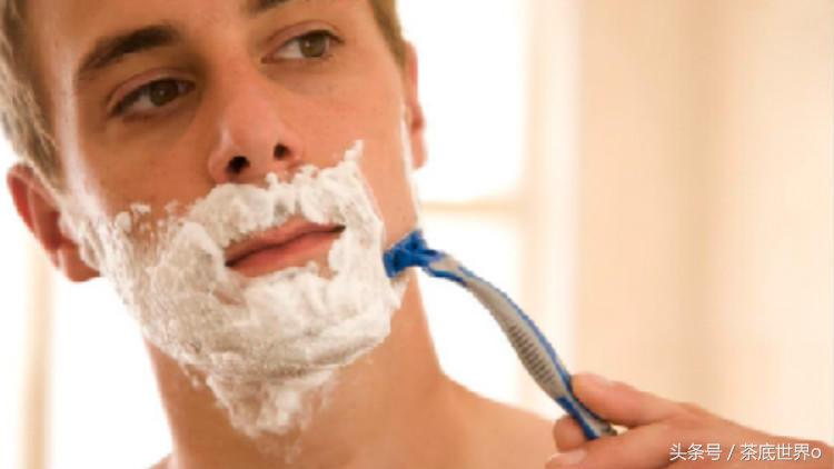 用电动剃须，胡子却生长太快，用手动的怎样刮胡子不会受伤？