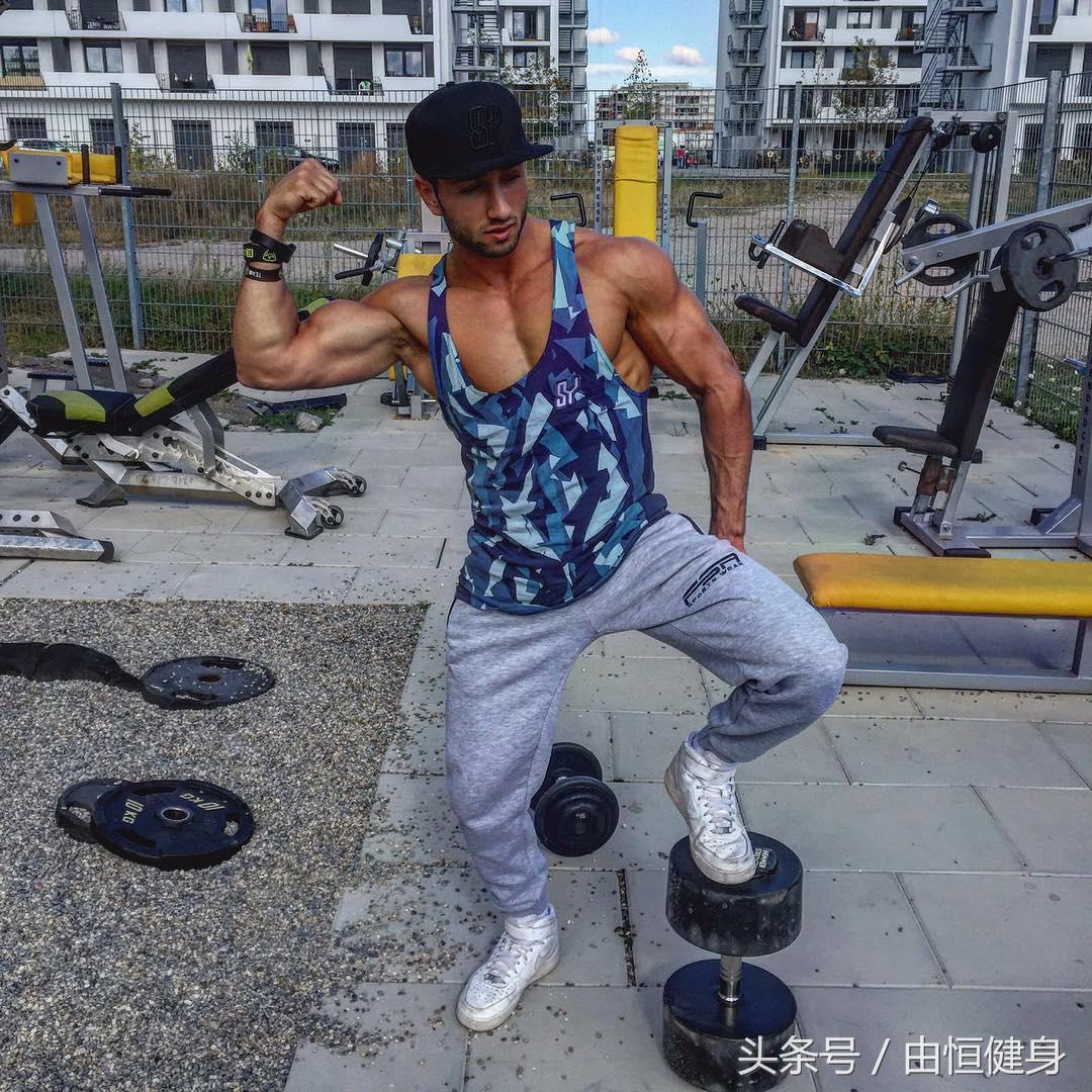 史密斯卧推怎么保持沉肩,卧推的时候怎么沉肩