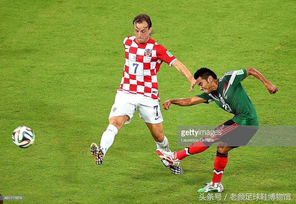 世界杯鸳鸯足球鞋,世界杯彪马鸳鸯足球鞋绿橙