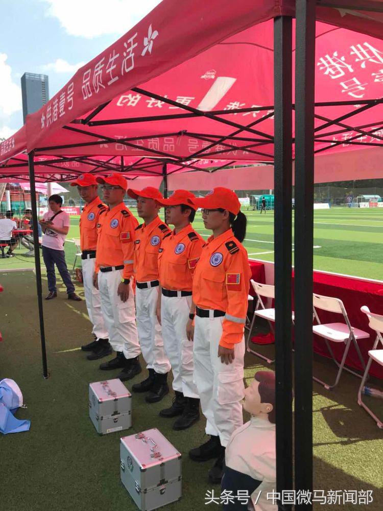 微马救护队为“联建杯”足球赛第七个比赛日全程守护