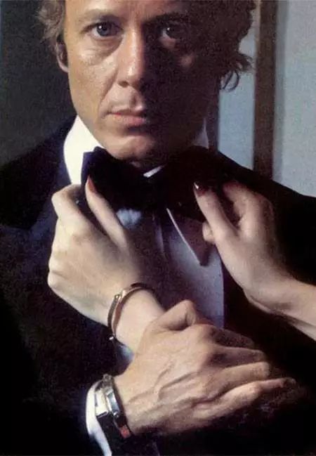 卡地亚手镯钉子和经典款对比,卡地亚钉子手镯保值吗