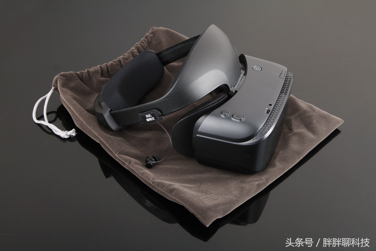 致未来的我们：爱奇艺奇遇IIVR一体机体验，真正的影院般体验！