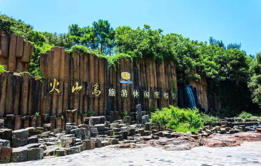 韩国济州岛是一座典型的火山岛,世界有名的火山岛