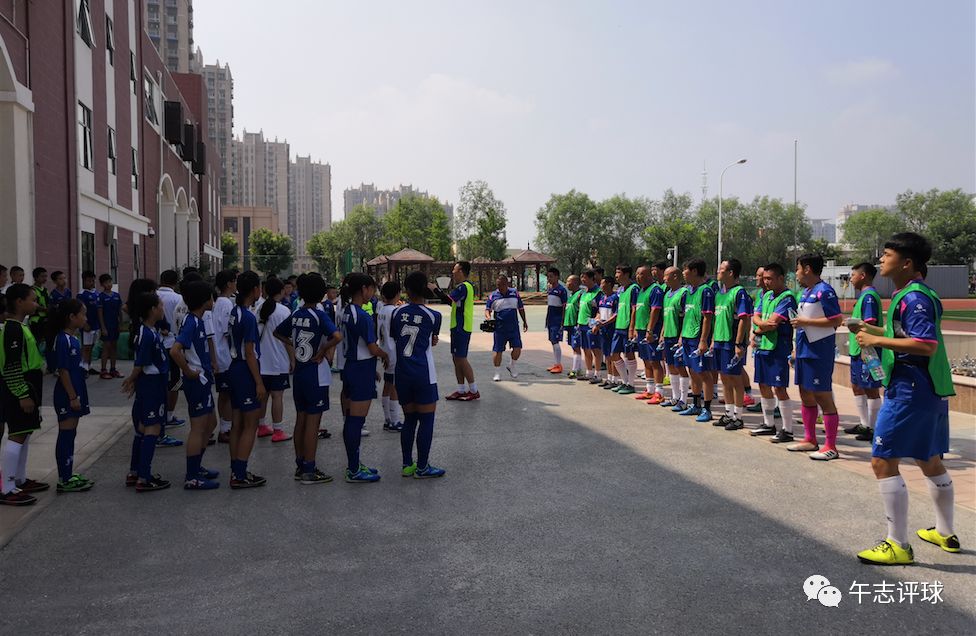 读“董”足球第255期——炎炎夏日球场上的另一种激情