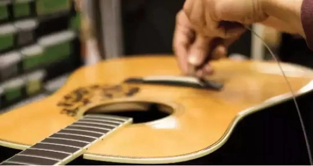 马丁琴弦和达达里奥琴弦,马丁琴弦和伊利克斯琴弦手感