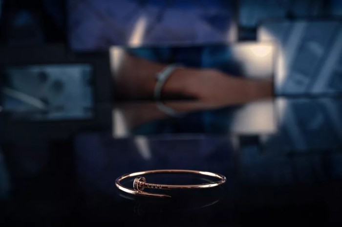 卡地亚钉子手镯哪个颜色保值,卡地亚钉子手镯经典款能卖多少钱