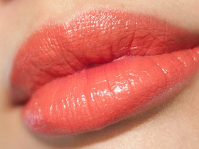 口红推荐夏季淡颜色好看,七夕节送什么口红给老婆