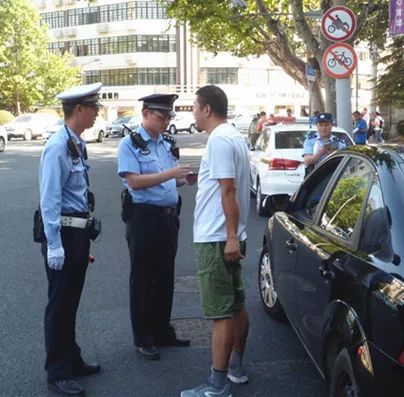 上海交通执法开展全方位安全整治,上海警方交通整治