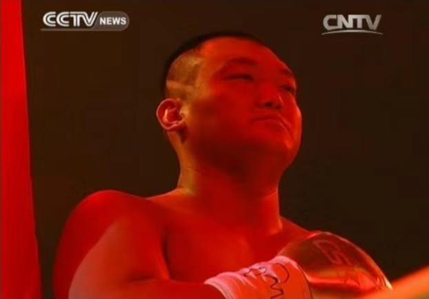 人民日报数十次发文怒斥娱乐偶像泛滥,张君龙式硬汉才是中华脊梁