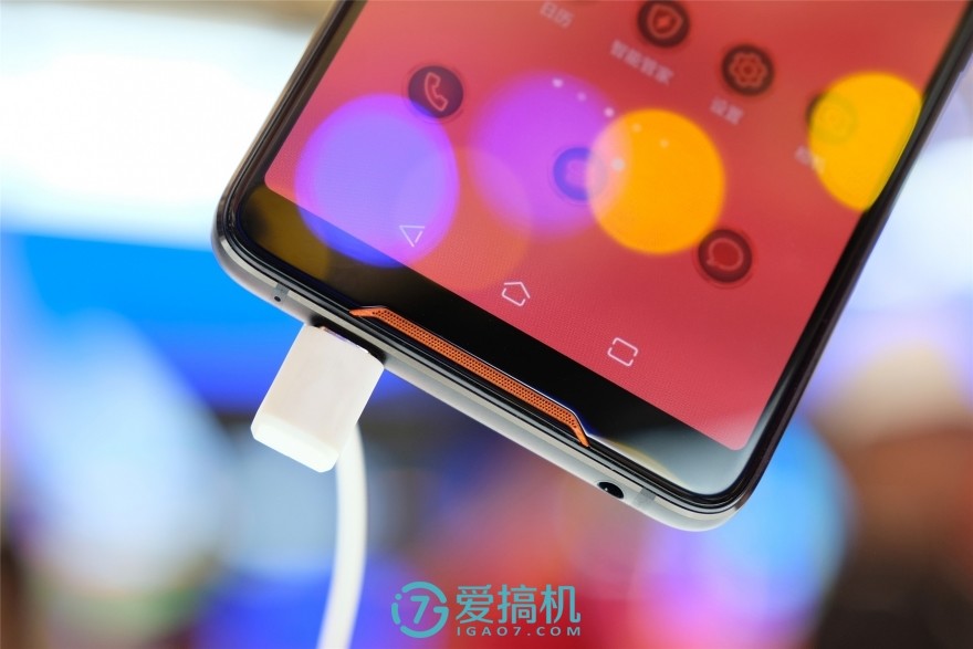 华硕游戏手机rogphone,华硕rog一代游戏手机