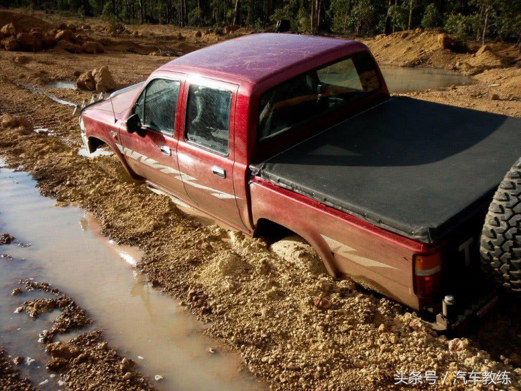 车轮胎陷湿泥坑怎么快速出来,汽车轮胎特别容易甩泥怎么办
