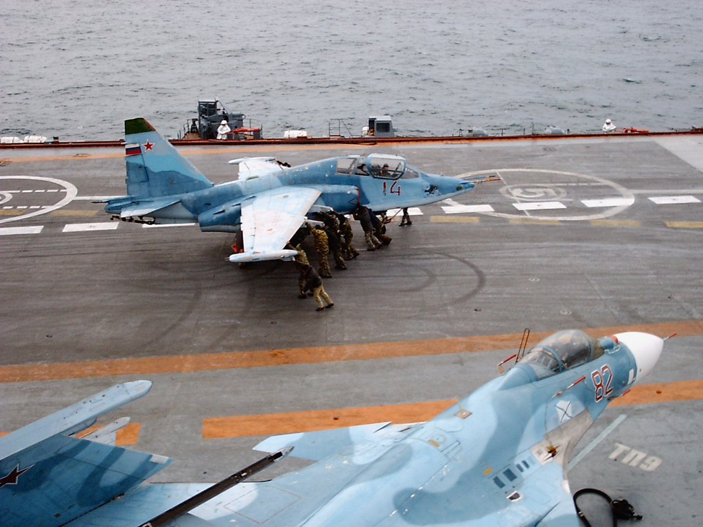 山鹰和猎鹰之争的关系,山鹰舰载机