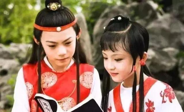 小孩子穿衣风格不要太局限,你的品味决定了孩子的穿衣风格