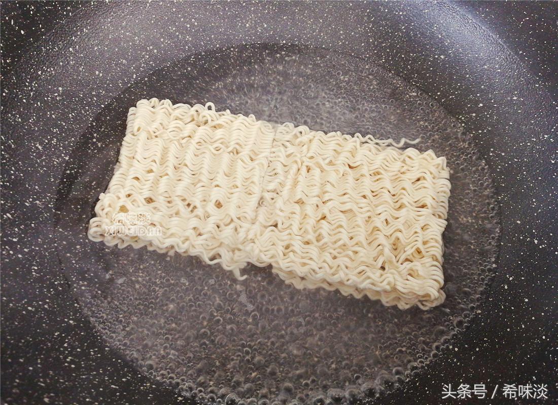 面条这样做实在太香了外酥里嫩 (面条这样做特香超美味好吃)