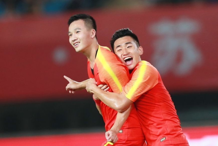 中国男足vs新加坡直播张玉宁,u23国足憾负韩国张玉宁受伤下场