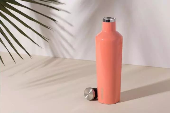 能装各种冷饮的保温杯,还是金球奖伴手礼