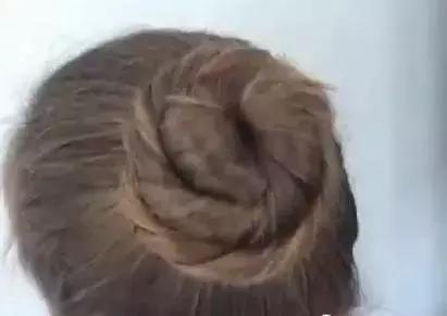 舞蹈发量少盘头教程,表演盘头的简单方法