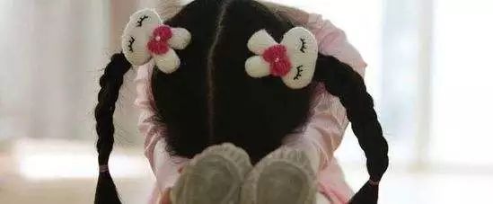 “妈妈，求你了，我不想去……”男老师对女孩子竟然做出这种事！