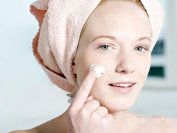 消除痘印治疗痘印的方法,脸上有痘印怎么消除小妙招