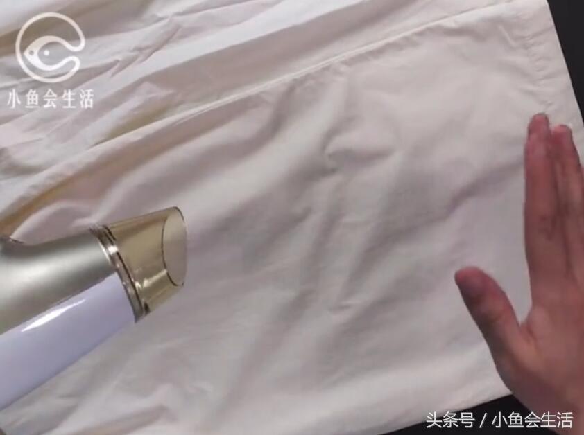 衣服皱巴巴的怎么用熨斗整平,聚酯纤维衣服皱了没有熨斗怎么办