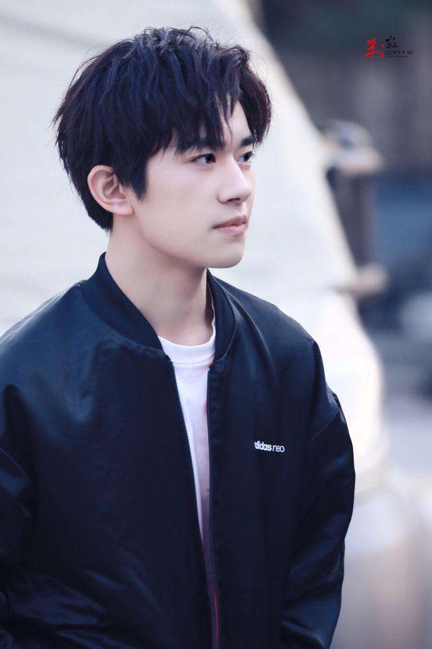 易烊千玺被王俊凯吐槽,易烊千玺和蔡徐坤同框