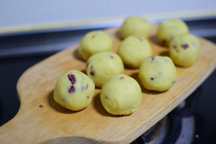 教你绿豆糕正宗的做法，软嫩香甜，还能解暑，做法简单，一看就会