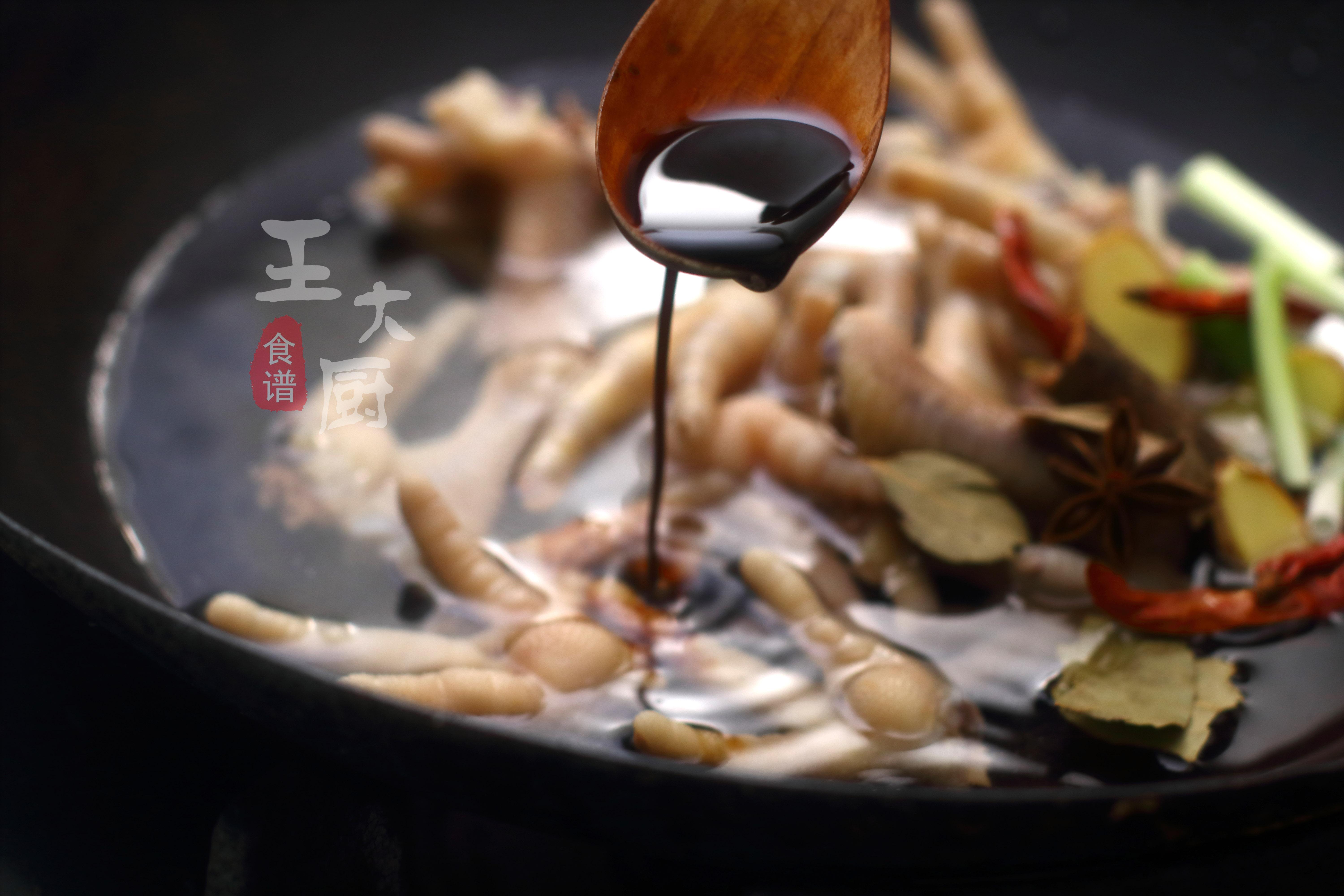 香辣虎皮鸡爪油炸卤鸡爪网红,香辣卤鸡爪的简单做法