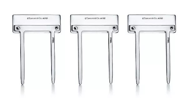 还记得你们吐槽过的Tiffany曲别针吗？王菲把它变成了耳环！