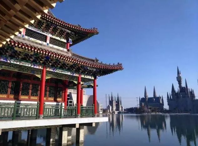 哈利波特要输！河北民间画家花50亿建魔法学校，成奇葩网红