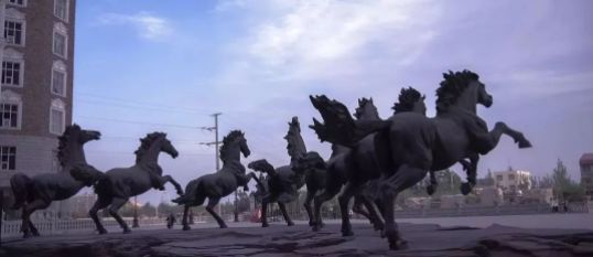 哈利波特要输！河北民间画家花50亿建魔法学校，成奇葩网红