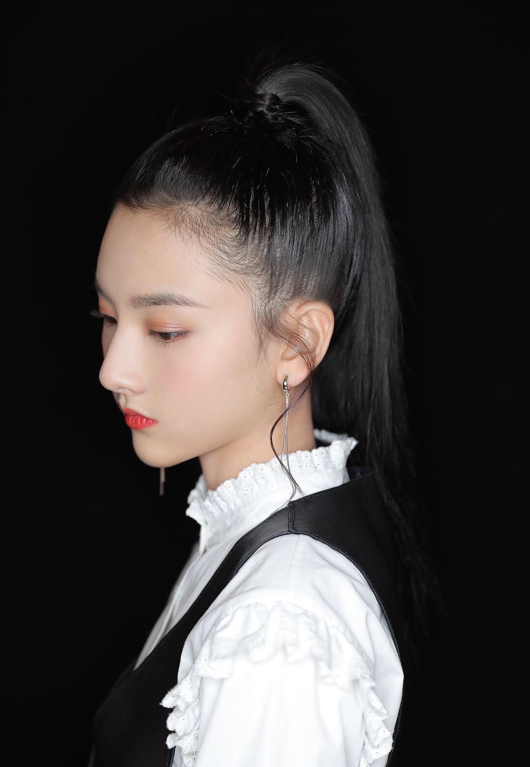 明星和普通人的脸的对比,明星的脸为什么会这么精致