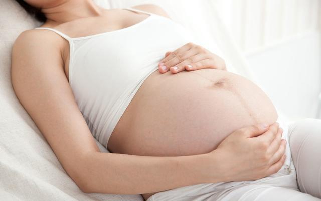 如何缓解孕期后背疼筋痛和前胸痛,孕妇腰疼腿疼肩膀疼背疼怎么回事