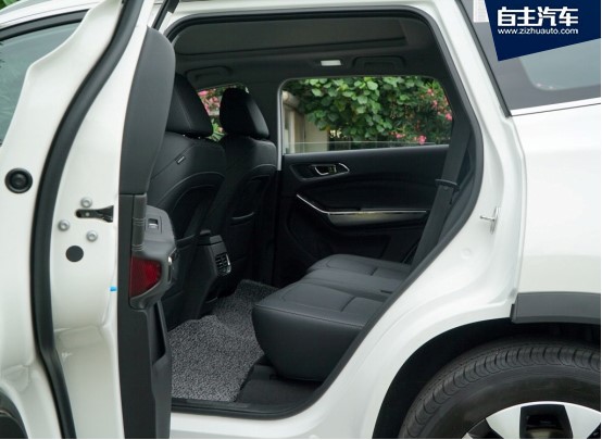 均衡的家用选手，试驾奇瑞瑞虎8