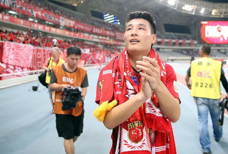 范志毅殴打裁判名场面,范志毅马明宇李玮锋球霸