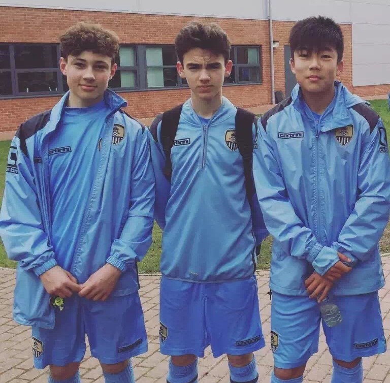 狼队中国小将何朕宇,何荃宇签约狼队了吗