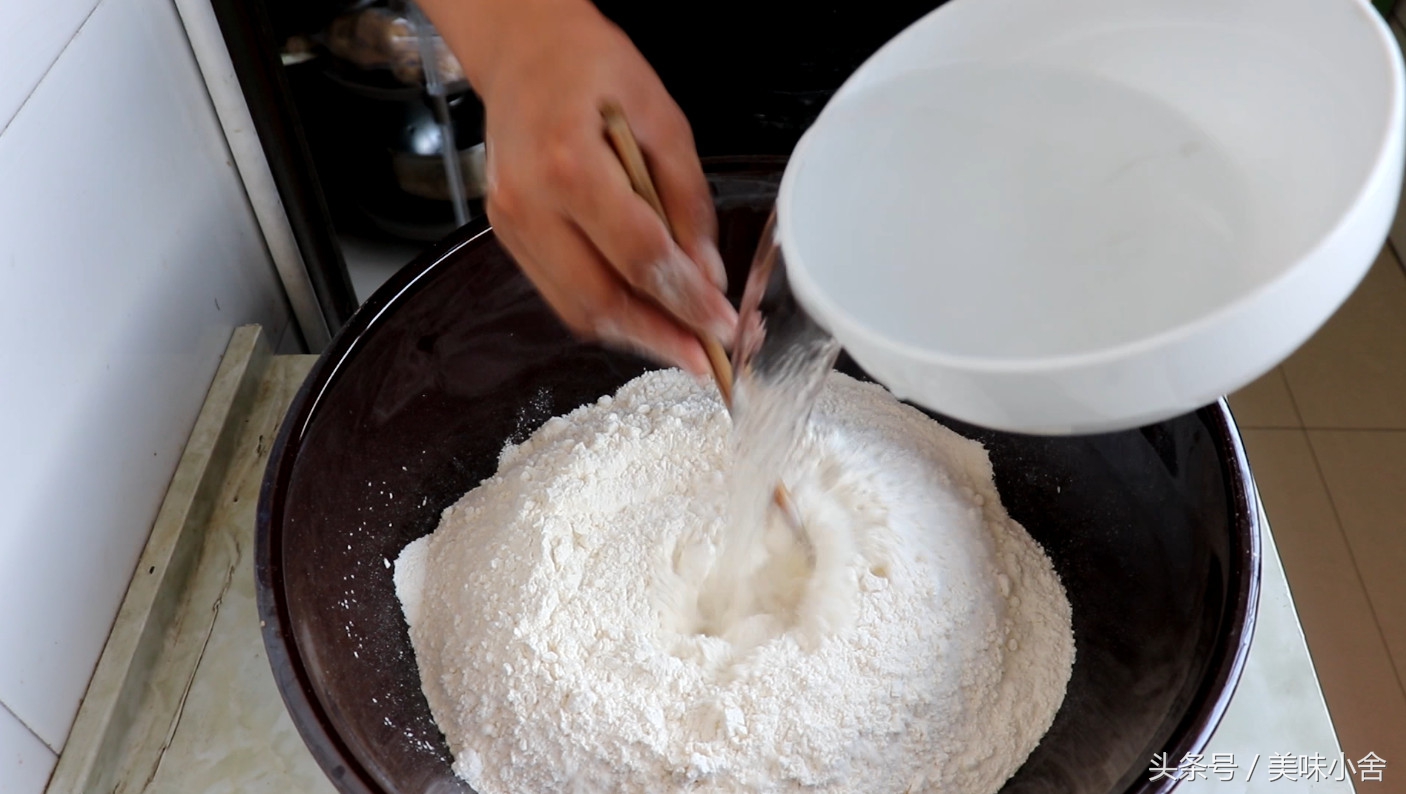 自制凉皮怎么不开裂又筋道,教你如何做家常凉皮